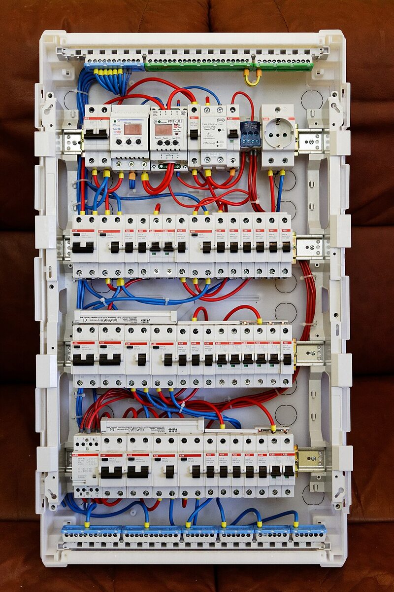 Instalación eléctrica en reformas: normativa y consejos básicos